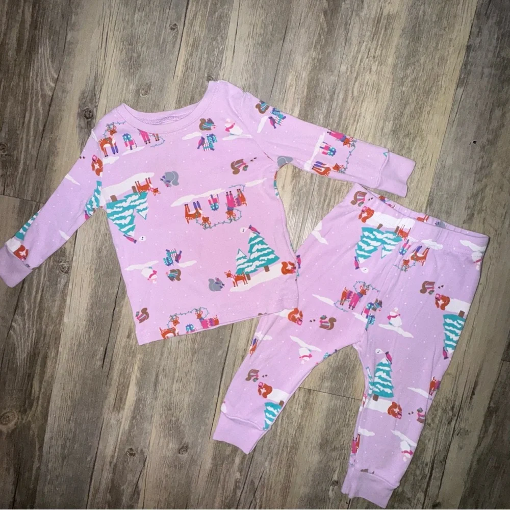 ☀️6/$20☀️ Old Navy Kids Pajama Set in Lavender with Holiday Print